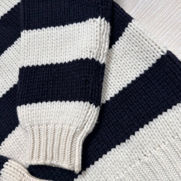 NWT Frame Women's Oversized Navy and Cream Striped Merino Wool Jumper sz S - Picture 6 of 7